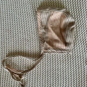 Wildbird linen bonnet